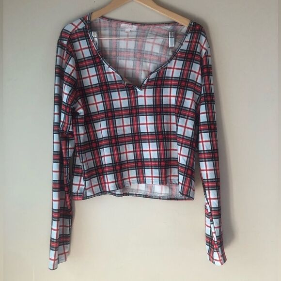 📳 Colsie | Plaid Soft Long Sleeve Top - Picture 1 of 3